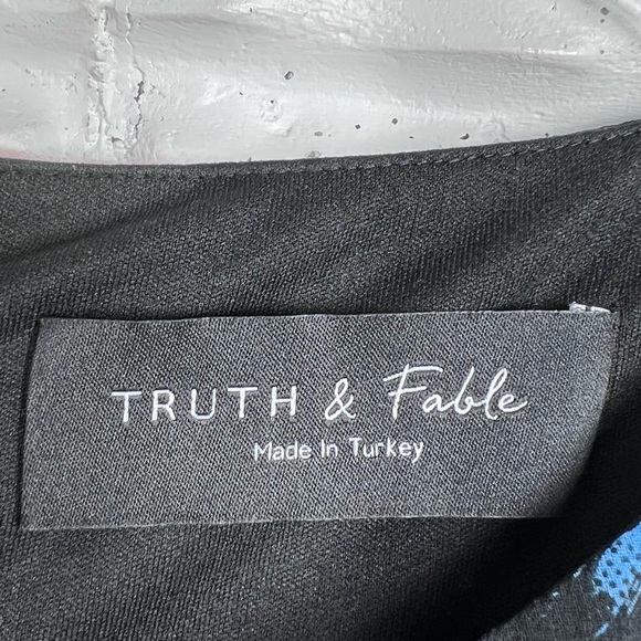 TRUTH & FABLE Floral Dress | Sheer Sleeve Dress - Picture 2 of 10